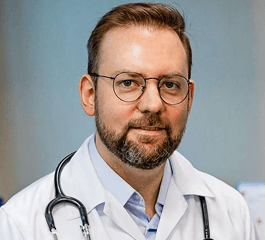 Dr. Gustavo Vasili